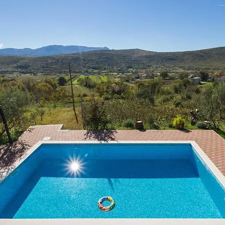 House With Pool Near Split * Trilj