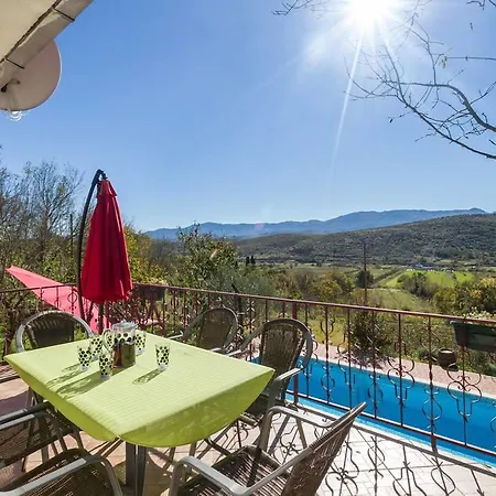 House With Pool Near Split Tatil Evi Trilj