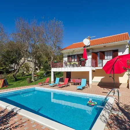 House With Pool Near Split Tatil Evi Trilj