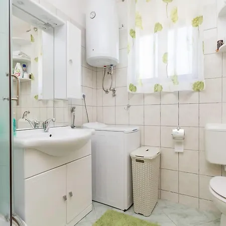 House With Pool Near Split Tatil Evi